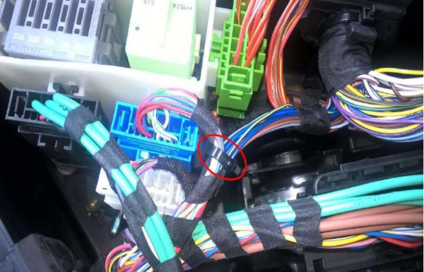 A close-up of a computer component
AI-generated content may be incorrect.