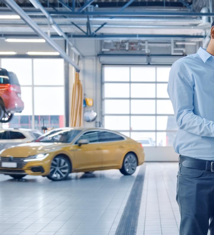 Man and women talking in a workshop